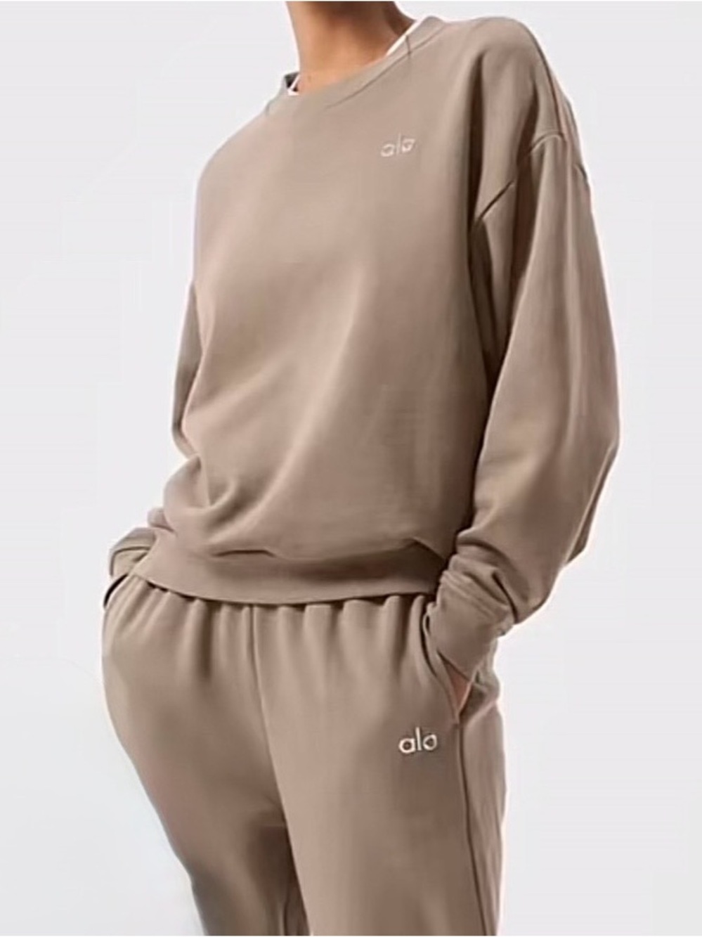 ALO Yoga Sweat set (sweatpants and crewneck)